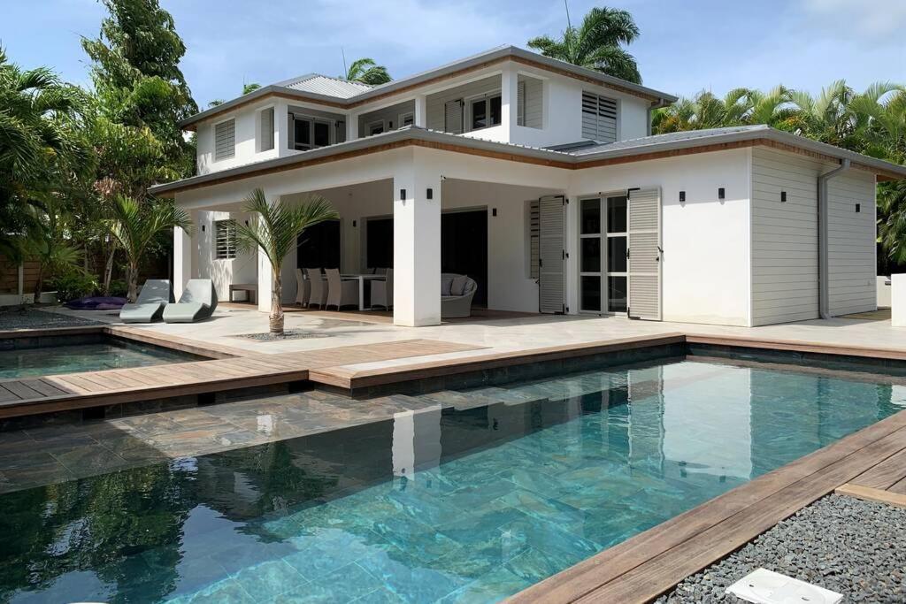 Manzana : Neuve 4ch 4sdb 2 Piscines - Luxe * Saint-Francois (Grande-Terre)