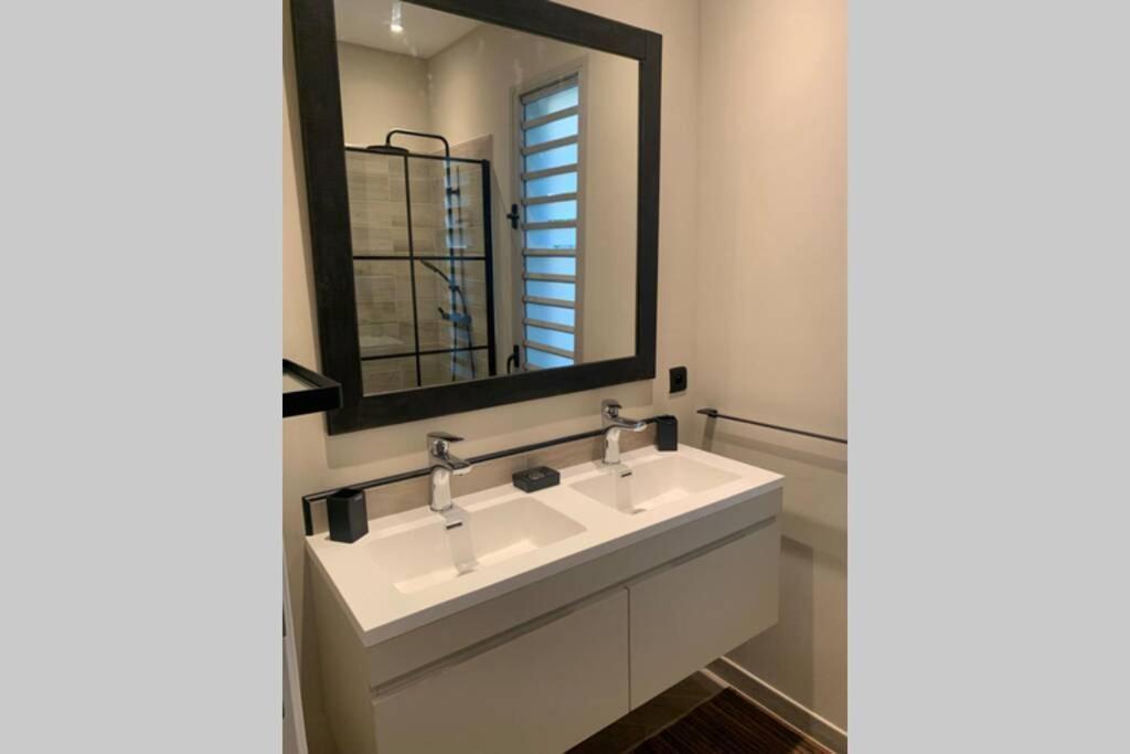 Manzana : Neuve 4ch 4sdb 2 Piscines - Luxe Villa Saint-Francois (Grande-Terre)