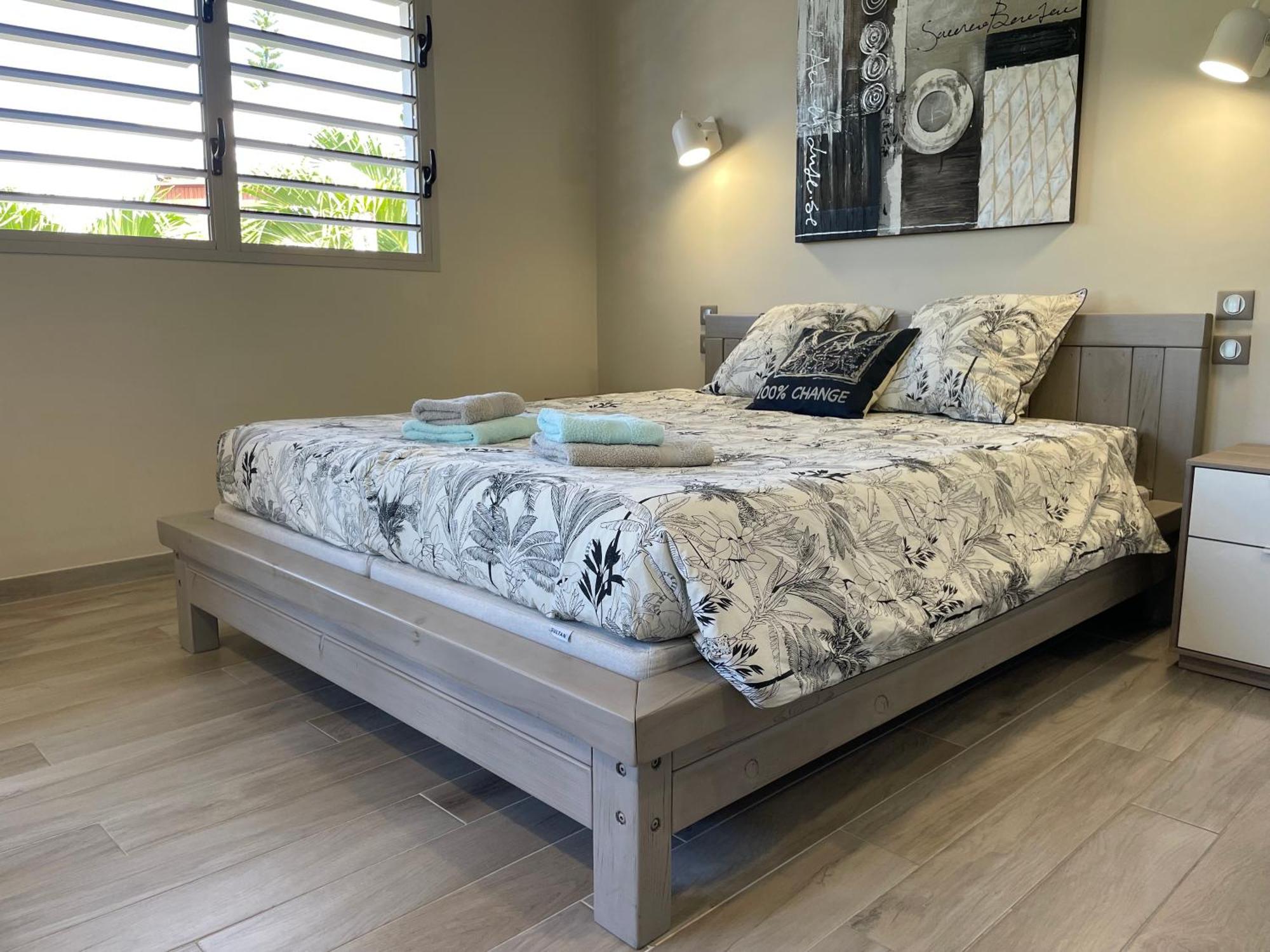 Manzana : Neuve 4ch 4sdb 2 Piscines - Luxe